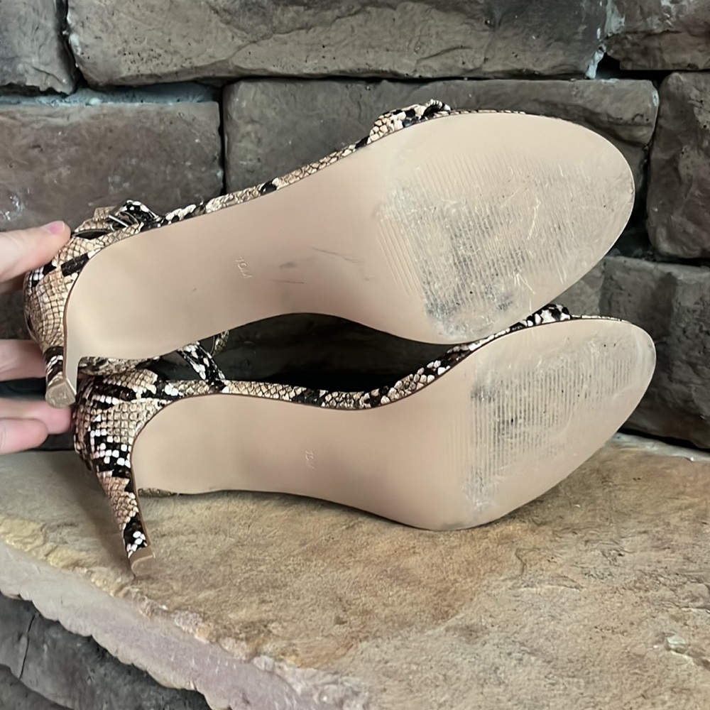 Steve Madden Stecia Snake Print Ankle Strap Pumps / SZ 10 - Picture 6 of 6